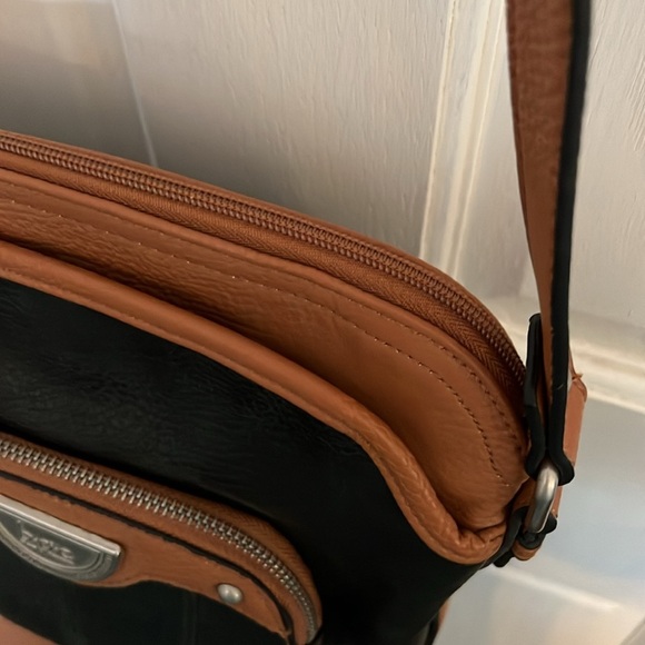 Born BOC pebbled leather two tone crossbody - Picture 5 of 16